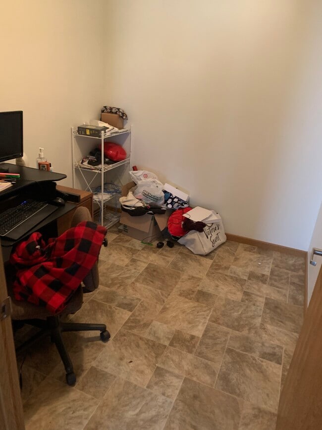Building Photo - 627 Amy Dr