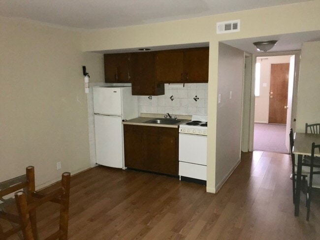 Overview - 2200 S Illinois Ave
