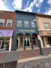 Building Photo - 305 Main St