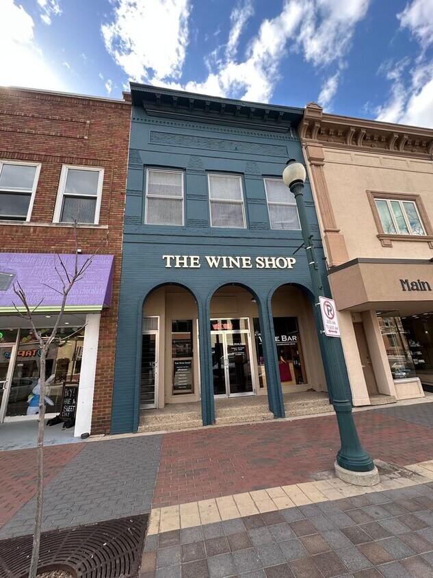 Primary Photo - 305 Main St