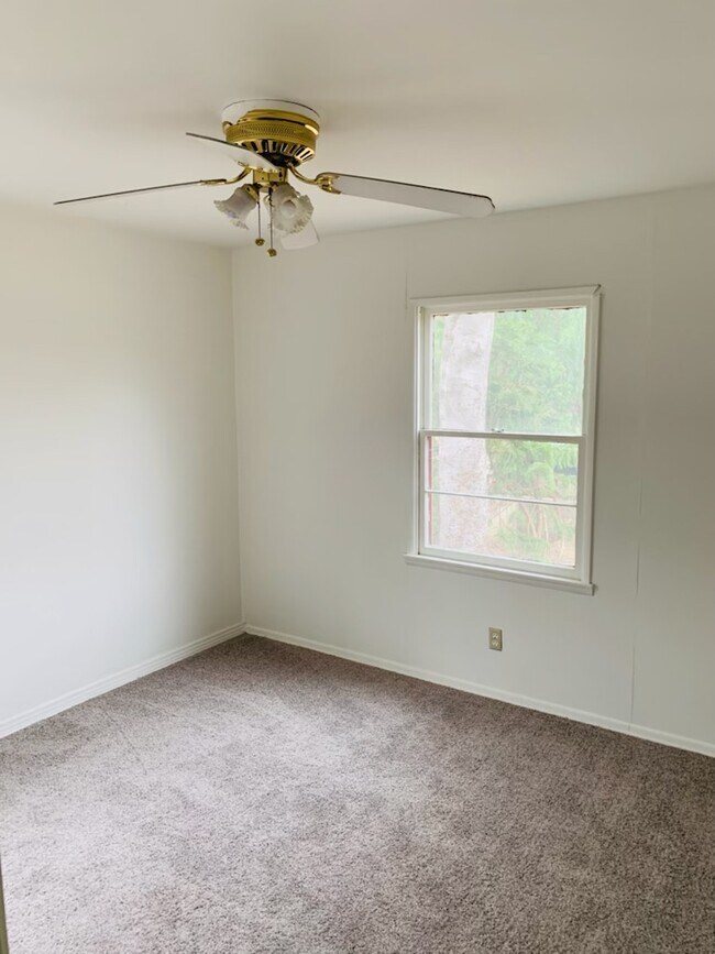 Bedroom - 10646 Nassau Ave