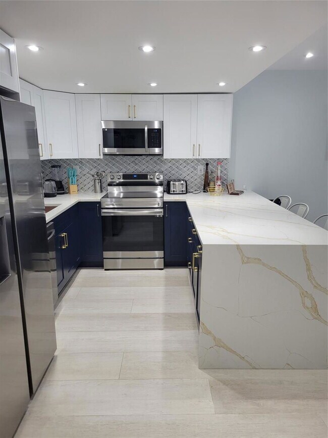 Photo - 19390 Collins Ave Apartment