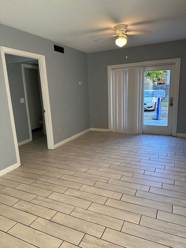 Photo - 631 Shady Ln Dr House