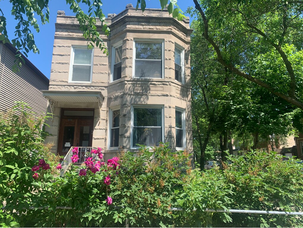 Primary Photo - 2735 N St Louis ave