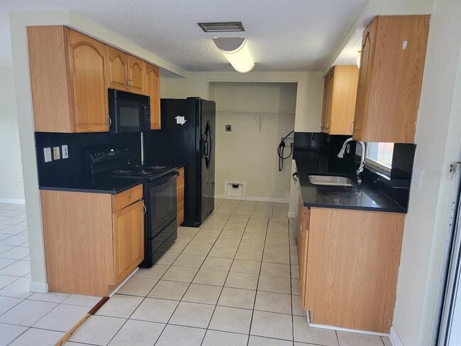 Foto del edificio - 22353 Buffalo Ave