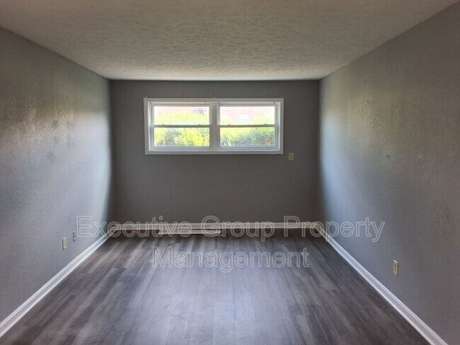 Foto del edificio - 365-1 ELMWOOD DRIVE