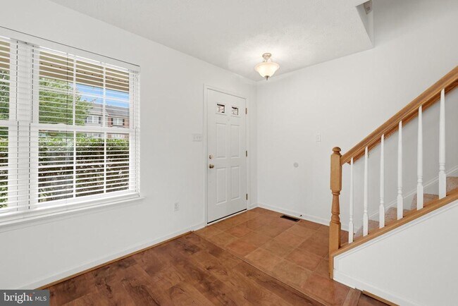 Foto del edificio - 2068 Stoneleigh Dr
