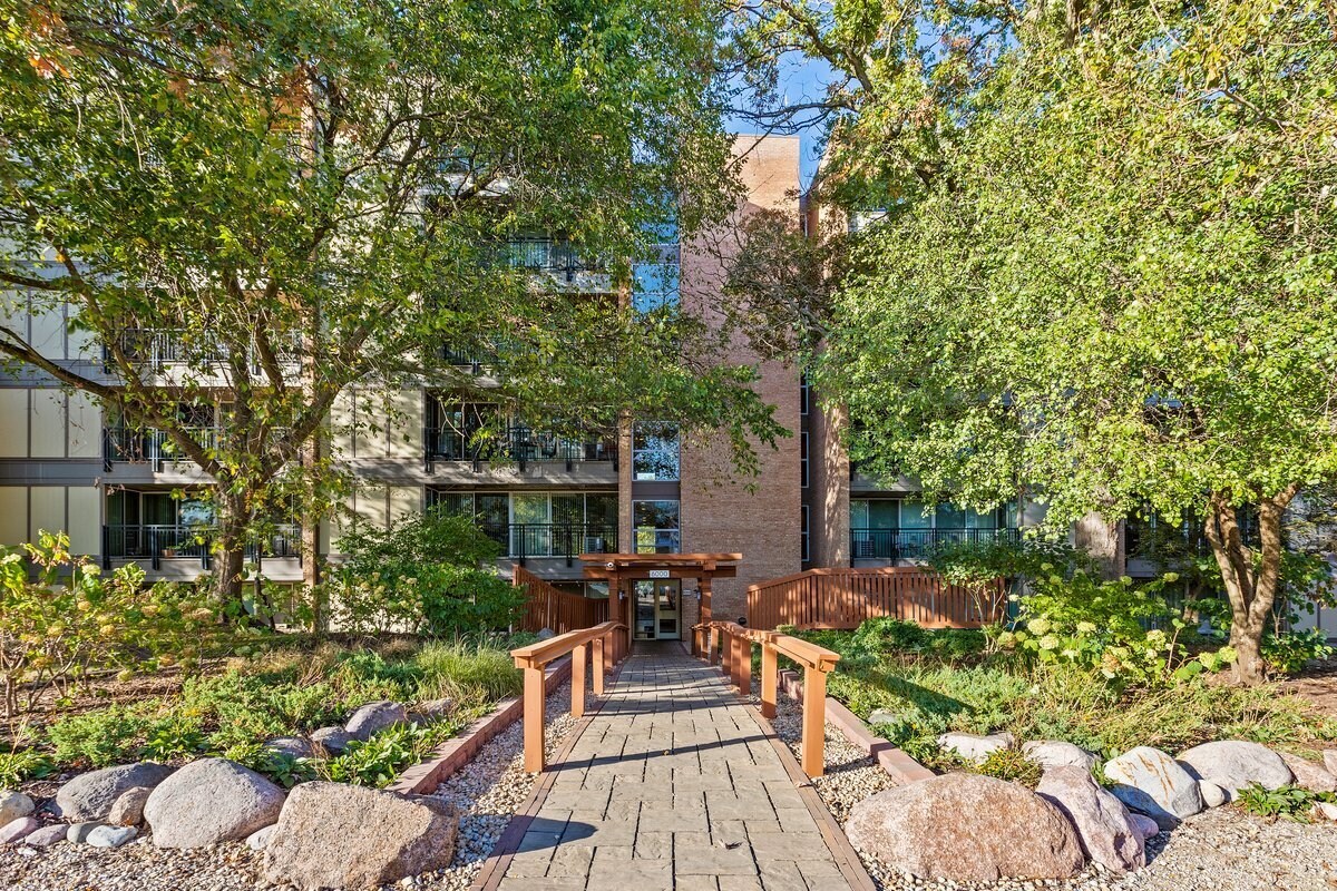 Primary Photo - 6000 Oakwood Dr