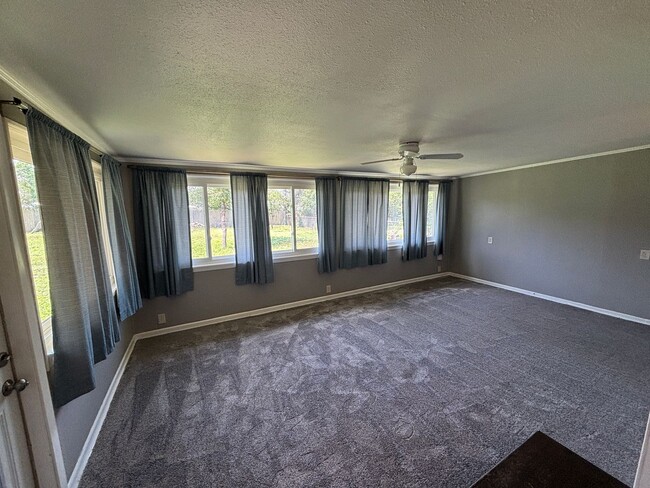 Building Photo - 318 Sprucewood Ln