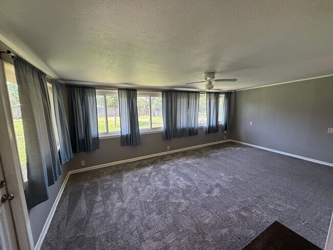 Foto del edificio - 318 Sprucewood Ln