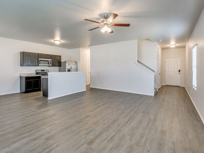 Foto del edificio - Coming Soon! Pre-Lease This Spacious 4-Bedroom, 2.5-Bath Duplex in Redstone Ranch