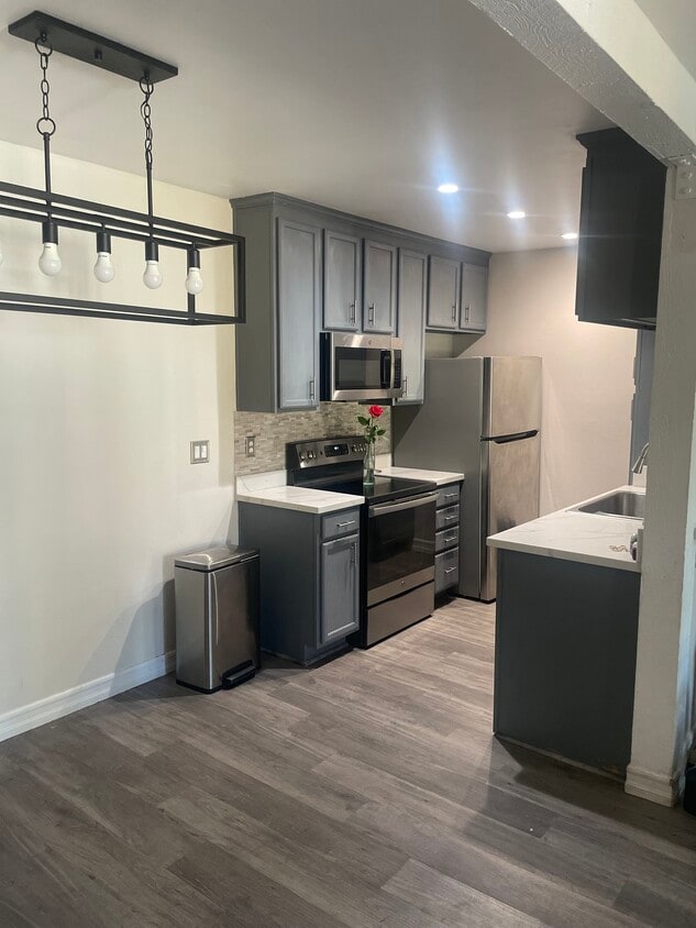 Remodeled kitchen - 23318 Marigold Ave