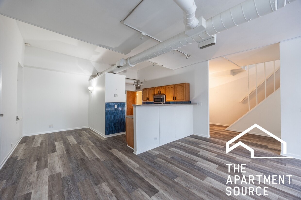 Photo - 1844 W Henderson St (Chicago, IL)