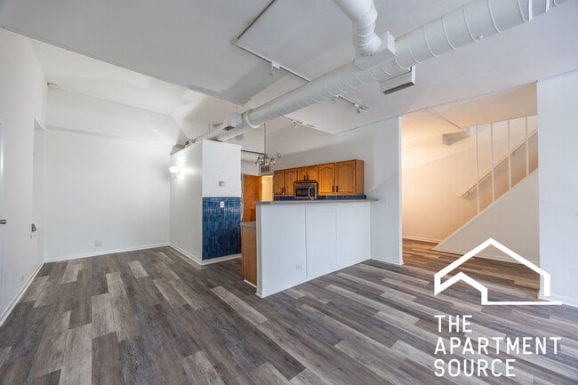 Photo - 1844 W Henderson St Apartment