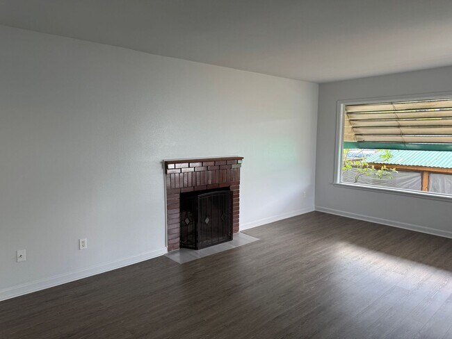 Building Photo - 2bd/1ba Seattle Home