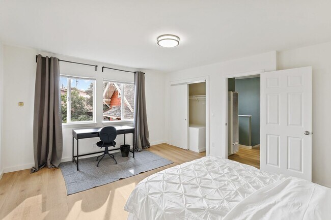 Foto del edificio - #778 Queen room in Oakland 3-bed / 1.0-ba