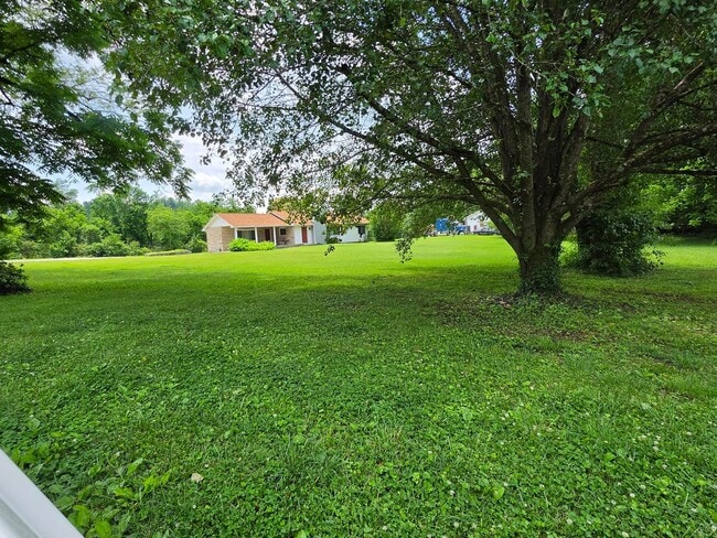 Building Photo - 3 bedrooms 2 bath
