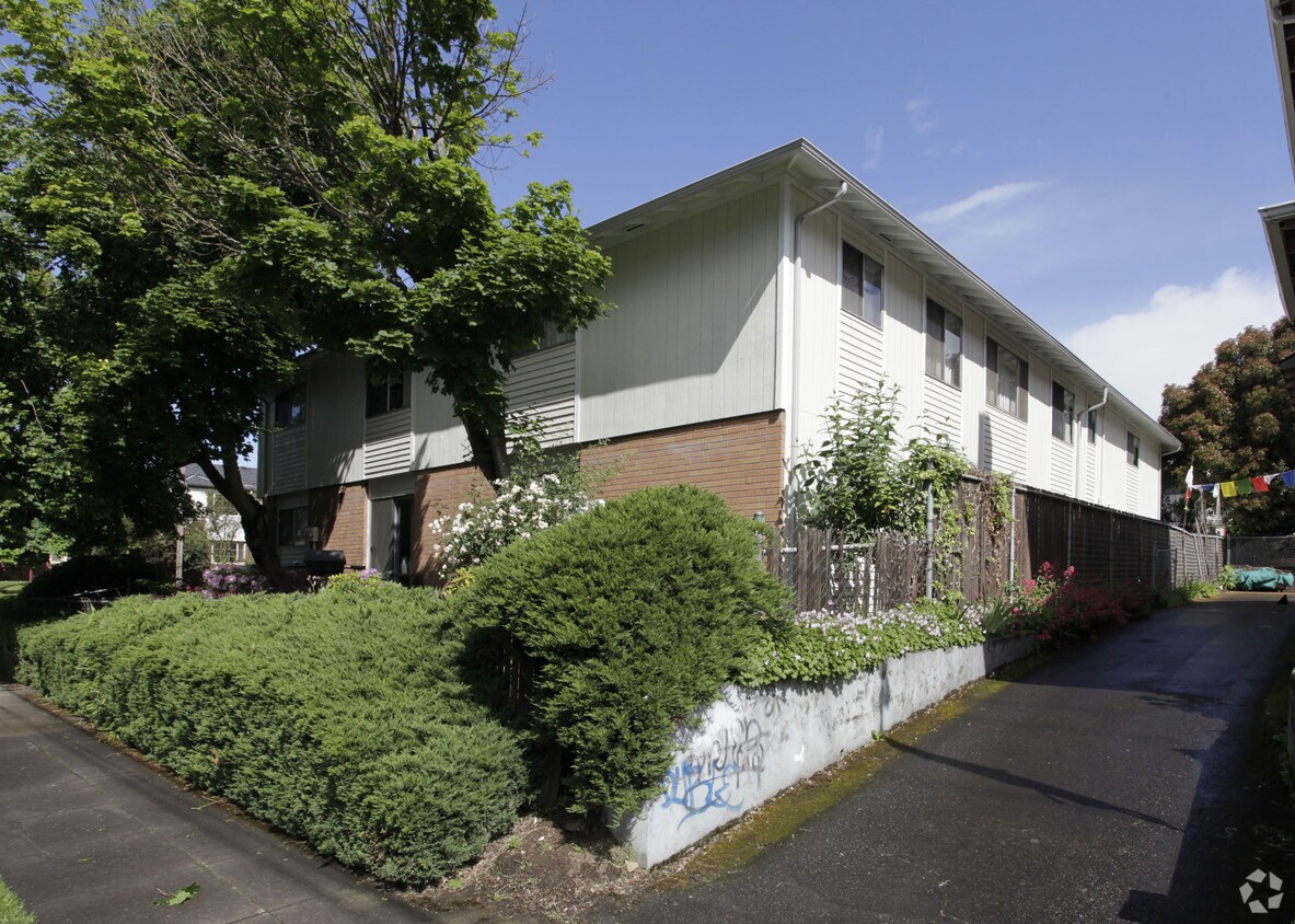 Building Photo - 830-848 SE 42nd Ave