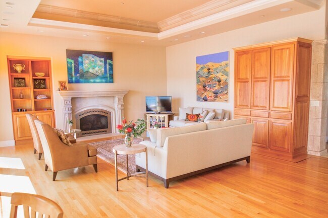 Foto del edificio - Stunning Waterfront Furnished Home with Am...