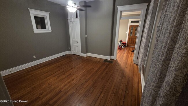 Foto del edificio - 1050 E Caldwell St