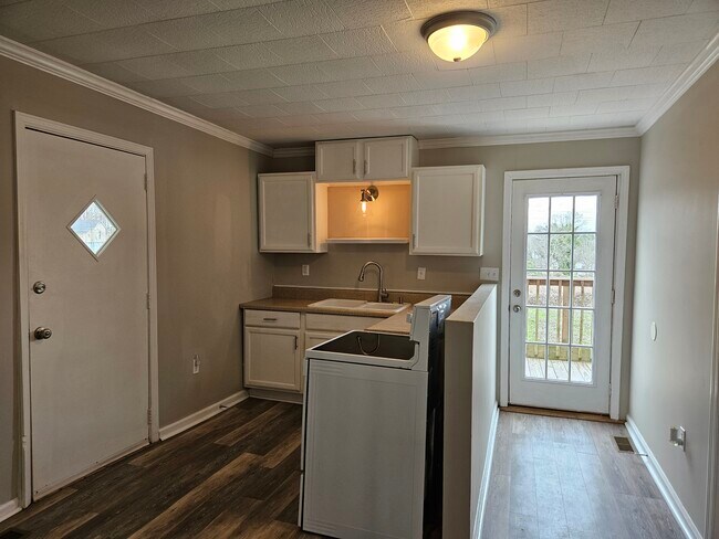 Building Photo - 6 Sparks Ave