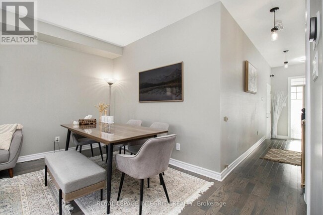 Building Photo - 675 Lauraleaf Cres