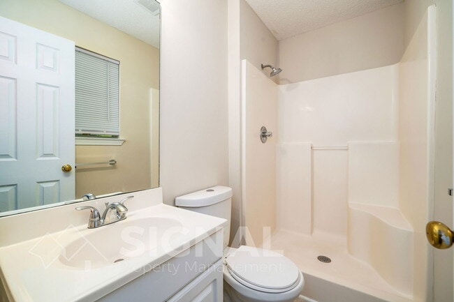 Building Photo - 1300 Yukon St