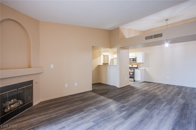 Building Photo - 7885 W Flamingo Rd