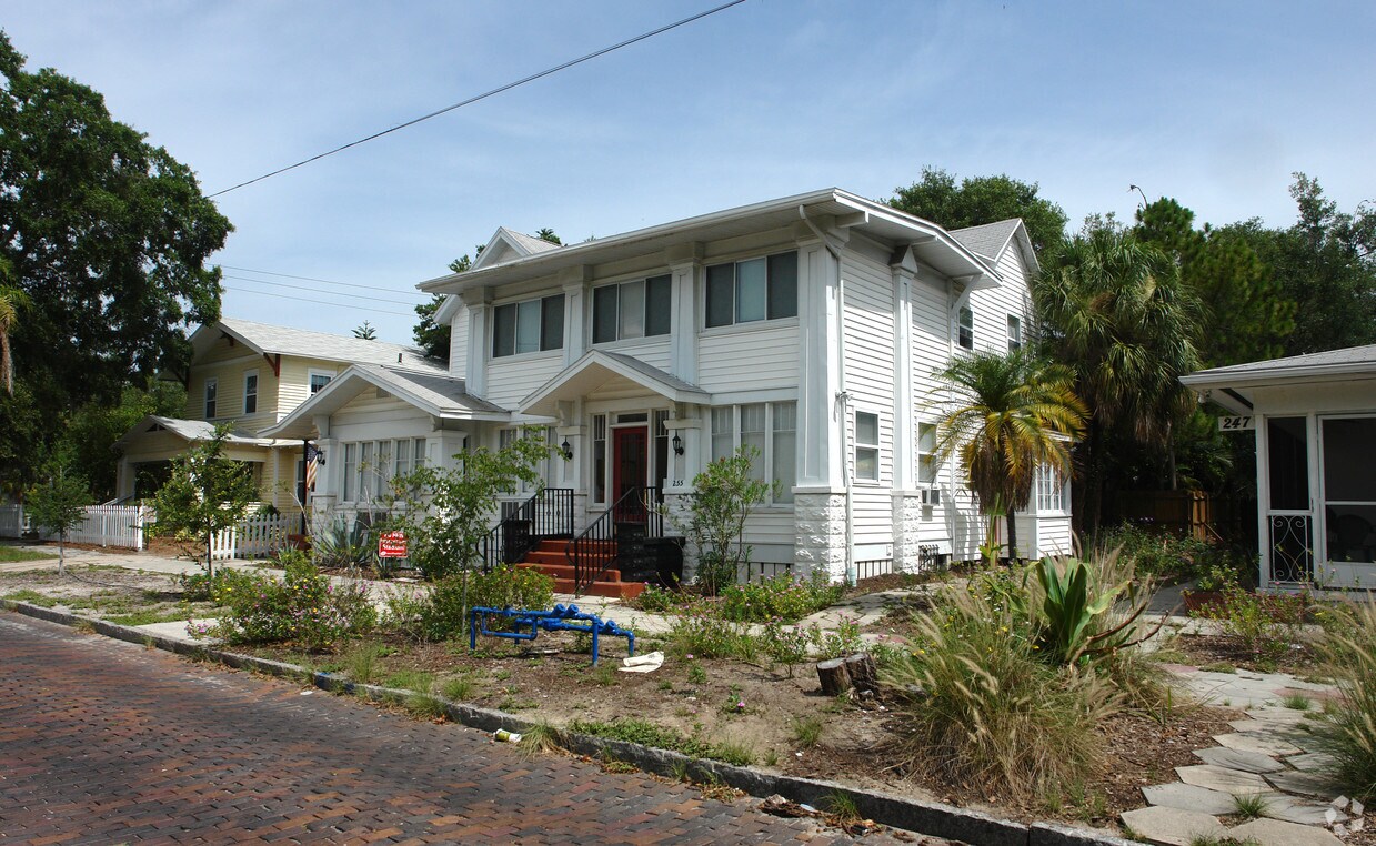 Primary Photo - 255 6th Ave N
