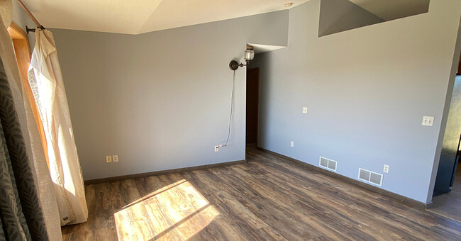 Foto del edificio - 30121 103rd St NW