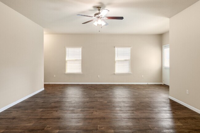 Foto del edificio - Creekside Village Home Ready NOW for Move-In