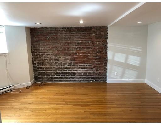 Building Photo - 18 Upton St