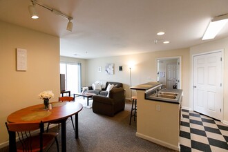 Building Photo - 100 Yellowstone Dr