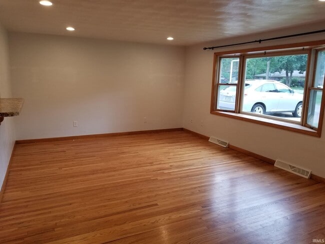 Building Photo - 311 Blake Dr