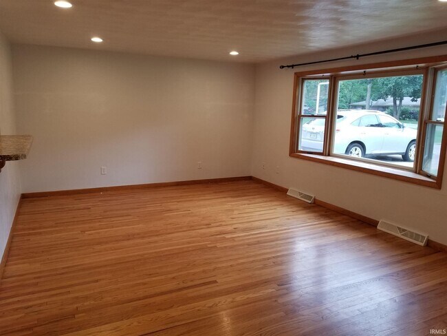 Foto del edificio - 311 Blake Dr