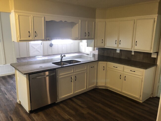 Foto del edificio - 9800 Dollarway Rd