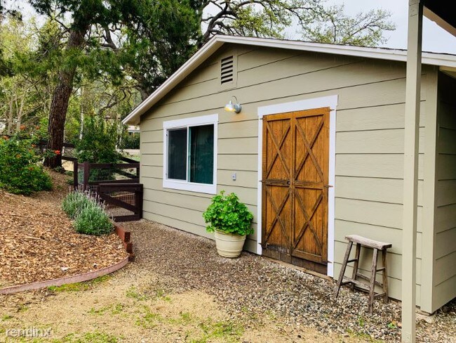 Building Photo - 1 br, 1 bath House - Old Agoura, CA