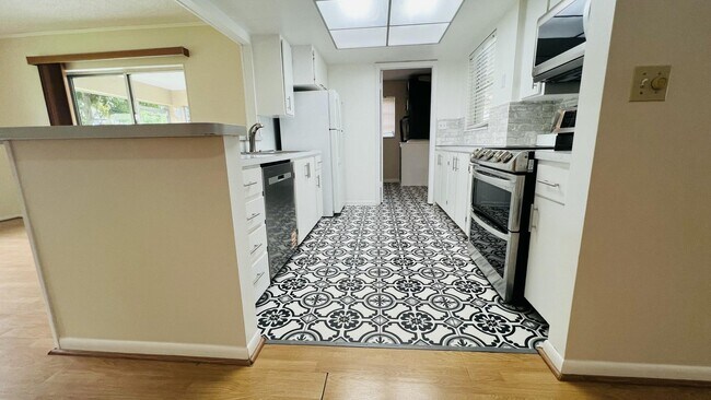 Foto del edificio - 6831 Eastview Dr