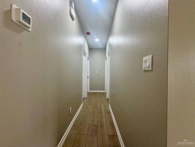 Foto del edificio - 913 E 13th St