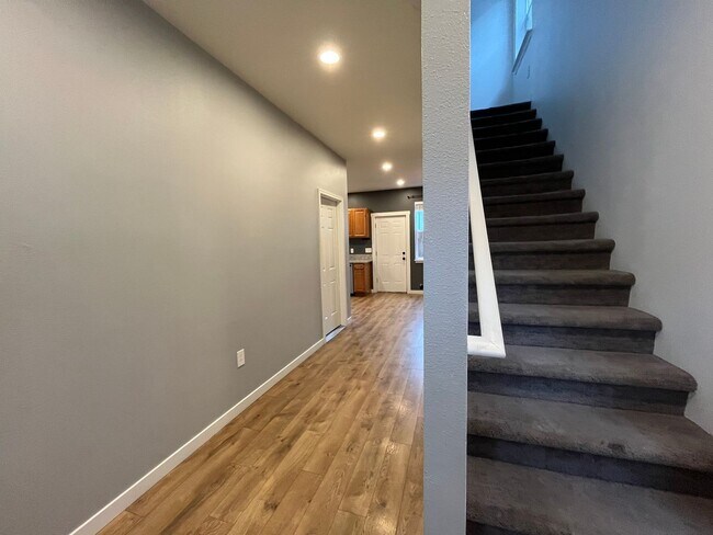 Building Photo - Adorable 3 bed, 1.5 bathroom Home in SE Po...