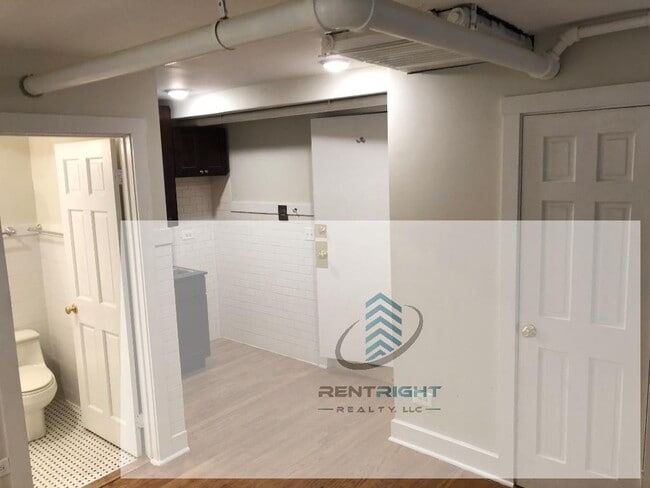 Building Photo - 845-55 W Agatite