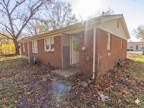 Building Photo - 416 Spring Dr