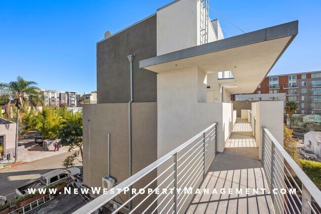 Foto del edificio - Views, Views, Views! Stunning Top-Floor Little Italy 2-bedroom Loft at The Waterfront!