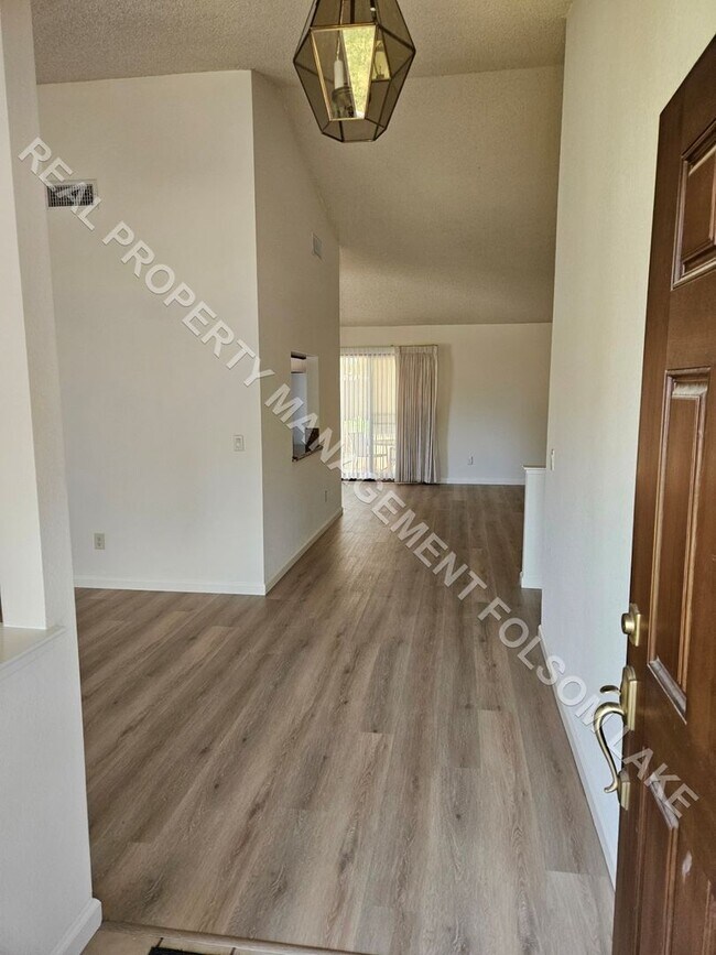 Foto del edificio - Coming Soon!! 3bd 2ba home on Quiet Court in Folsom