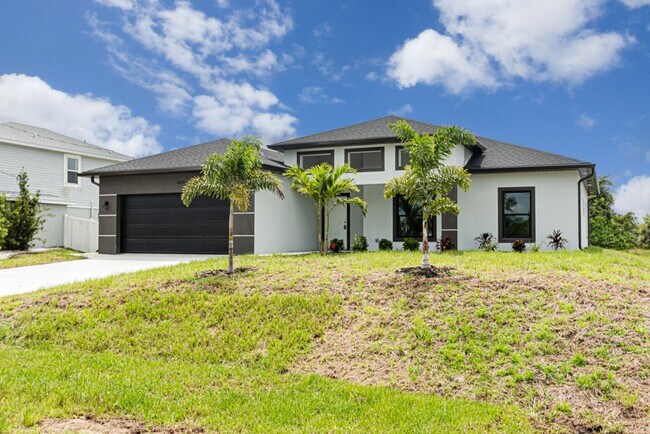 Foto del edificio - LARGE 4 BEDROOM-3 BATHROOM-2 CAR GARAGE-CA...