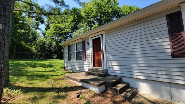Building Photo - 2820 Airwood Dr