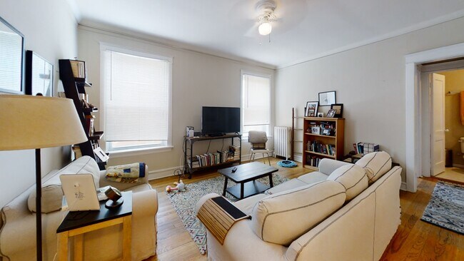 Building Photo - Sunny 1-Bed in Heart of Downtown Forest Pa...
