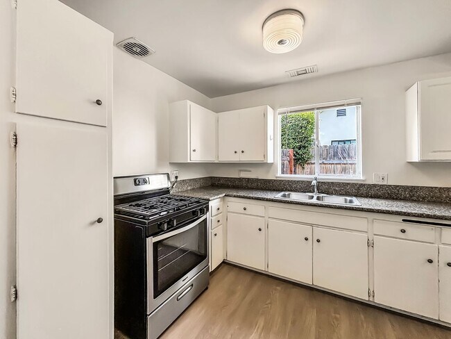 Foto del edificio - Stunning 3BD/1.5BA House in Clairemont Mes...