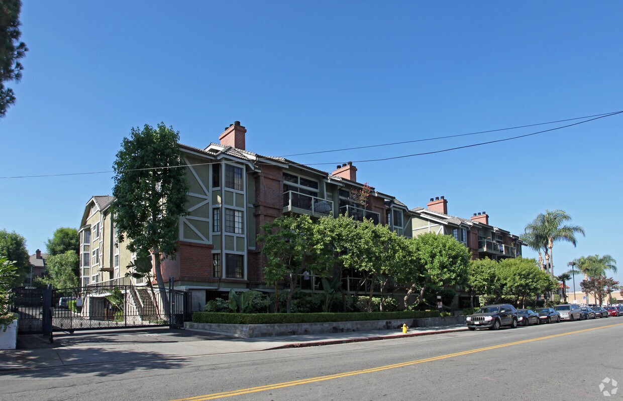 Primary Photo - Regent Court