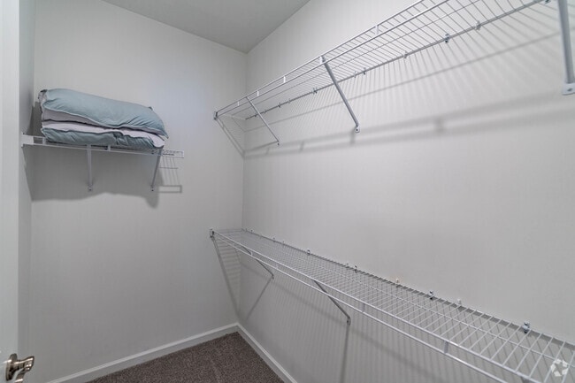 3 habitaciones, 2,5 baños, 1490 pies cuadrados, armario - Harts Branch Townhomes